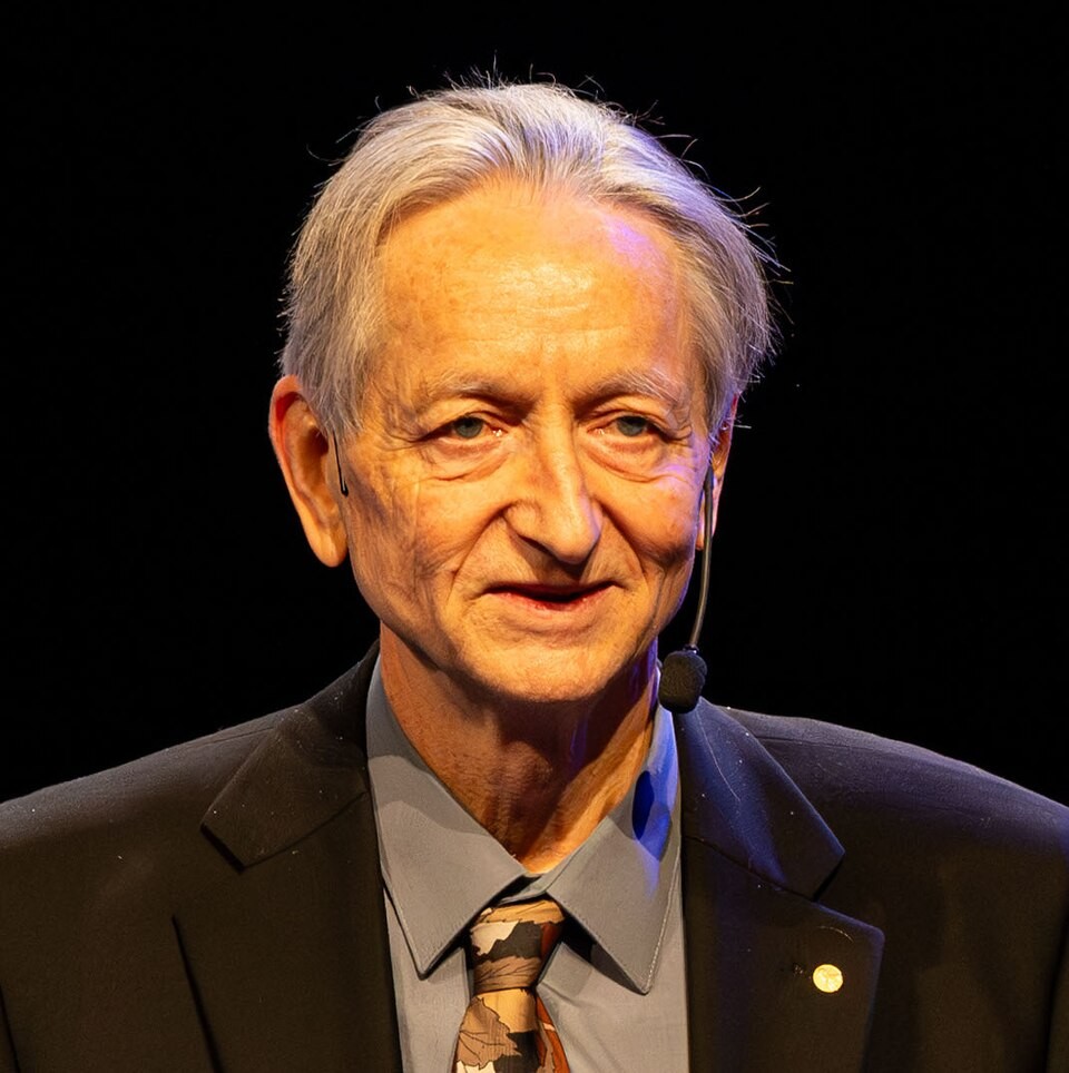 Photo: Arthur Petron · CC BY-SA 4.0 · Wikimedia Commons Geoffrey Hinton